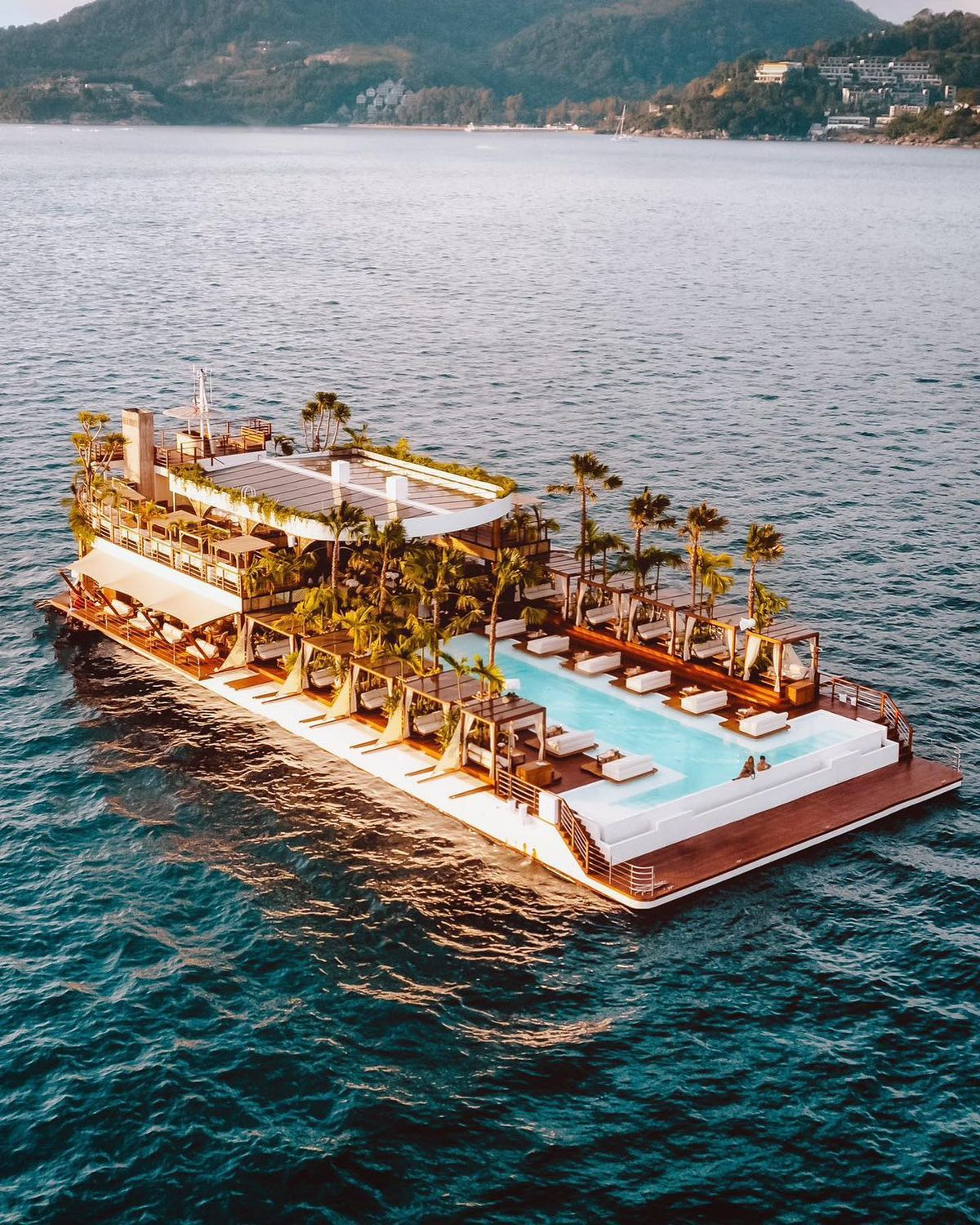 Phi Phi Island tour with lunch on speed boat on SIC (included NPF)