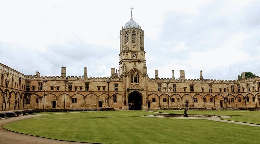 Drive to London, enroute visit Oxford – the University Town for an orientation tour.
