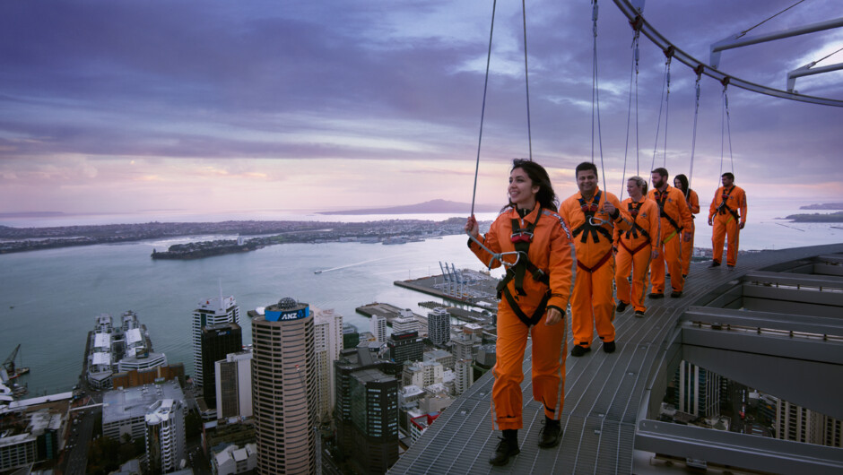 Auckland Airport to Auckland hotel + Sky Walk