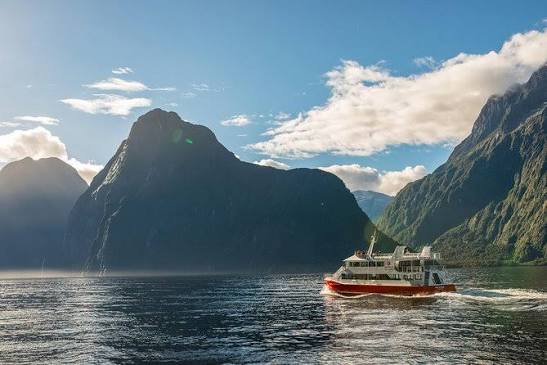 Milford Sound Nature Cruise & Lunch